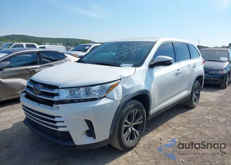 2019 Toyota Highlander Le z USA, uszkodzony, nr VIN 5TDZZRFH4KS355848